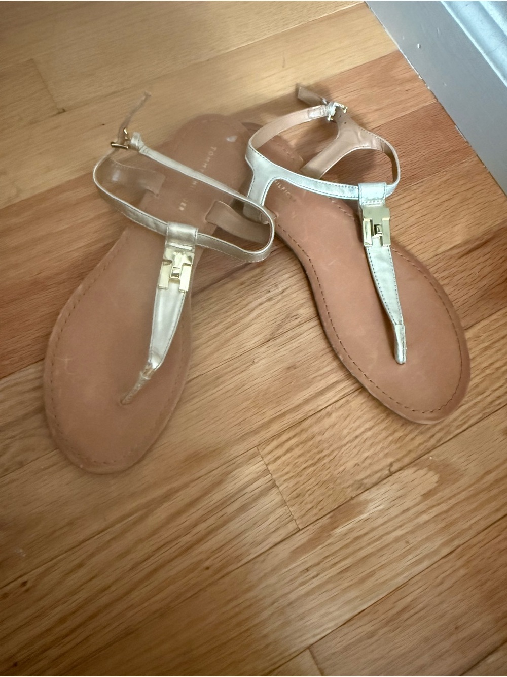 Tommy Hilfiger Metallic Gold T‑Strap Leather Sandals